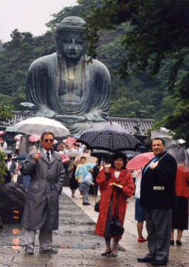 Beim gro&szlig;en Buddha in Japan