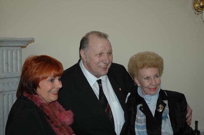 Mit Elfriede Ott und Lore Krainer