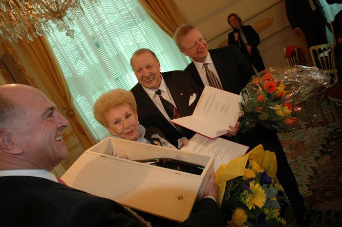 Mit LH Dr. Erwin Pr&ouml;ll